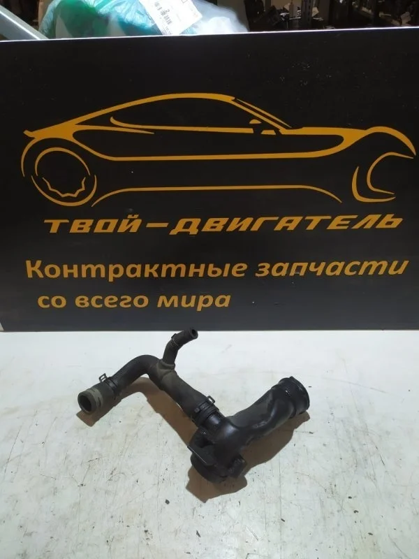 Патрубок системы охлаждения Mercedes-Benz