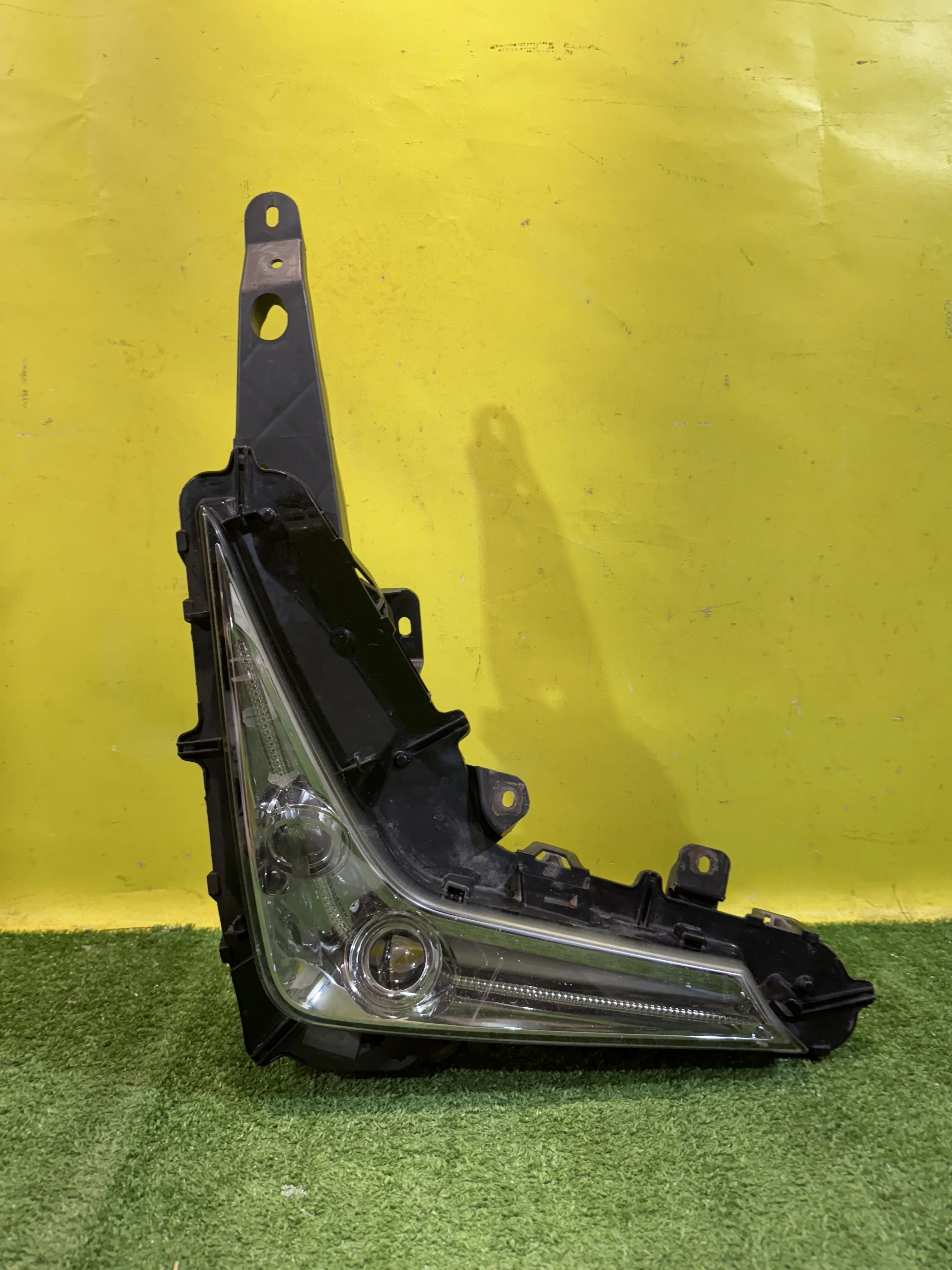 Фара противотуманная правая  Lexus LX570 2007 8136060070 33510