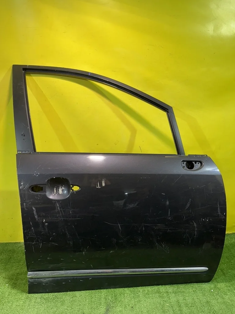 Дверь передняя правая  Kia Carens 2006 760041D010 41429