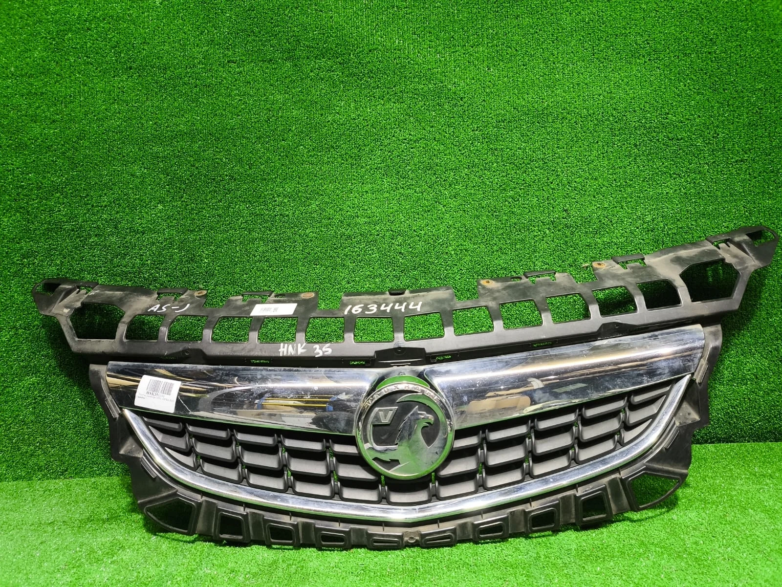 Решетка радиатора OPEL ASTRA J 2010- 5 ти дверный б/у ASTRA J(2009-2017)