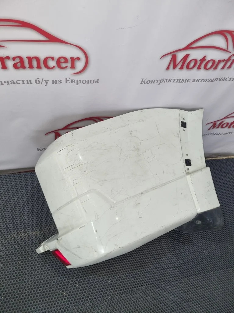 Клык бампера Mitsubishi Pajero 6410B596 4, задний правый