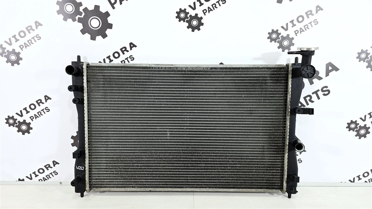 Радиатор охлаждения двигателя Mitsubishi Colt 2008 MN130393 Z3 4A90