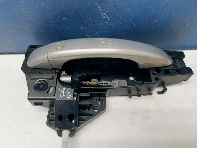 Ручка наружная Audi Q3 8T0837205AGRU 8UB, задняя правая