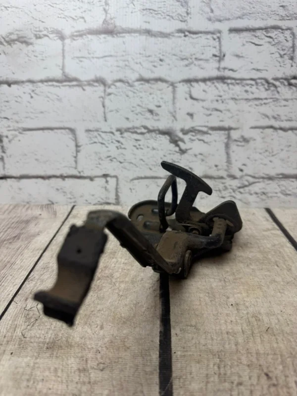 Крючок капота Audi A4 1994-2001 B5