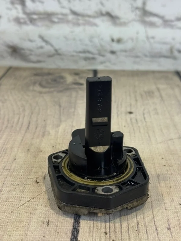 Датчик уровня масла Skoda Octavia 2009 A5