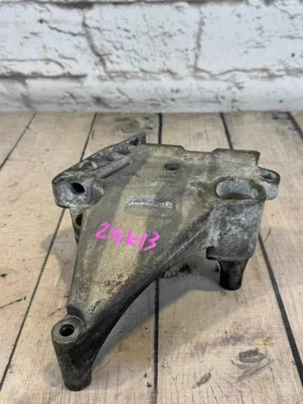 Кронштейн Skoda Octavia 2009 A5