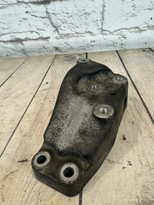 Кронштейн кпп VW Passat