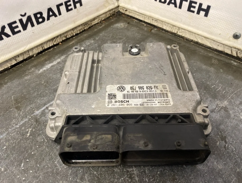 Блок управления двигателем Volkswagen Tiguan 2010 5N