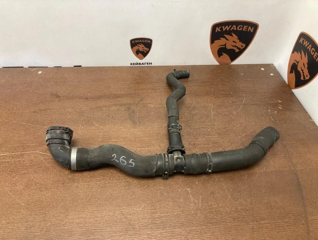 Патрубок системы охлаждения Skoda Octavia 2012 A5