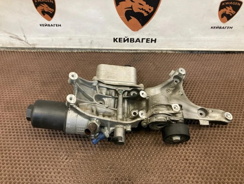 Корпус масляного фильтра теплообменником Audi A4 2017 B9