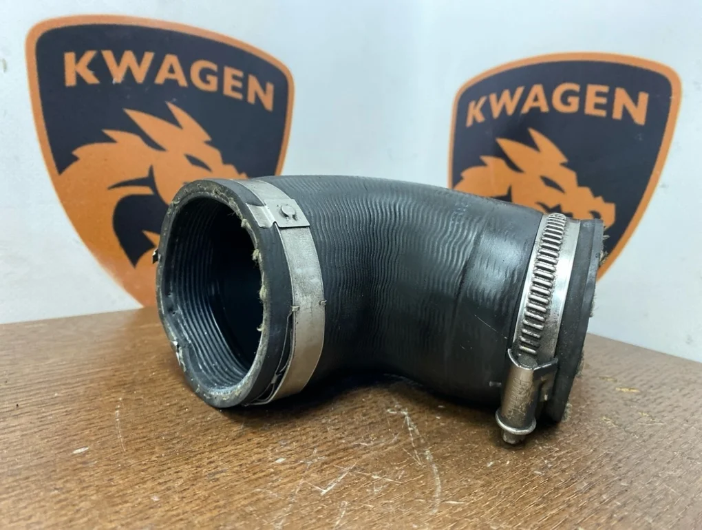 Патрубок интеркулера Volkswagen EOS 2010 Поколение