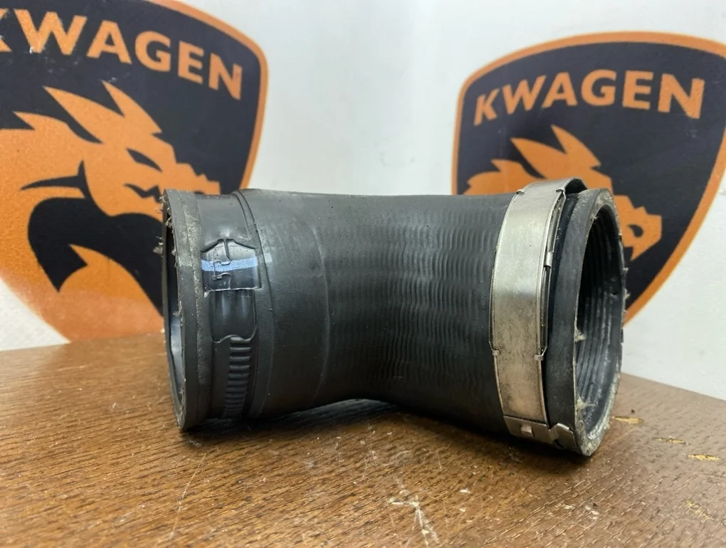 Патрубок интеркулера Volkswagen Passat 2009 B6