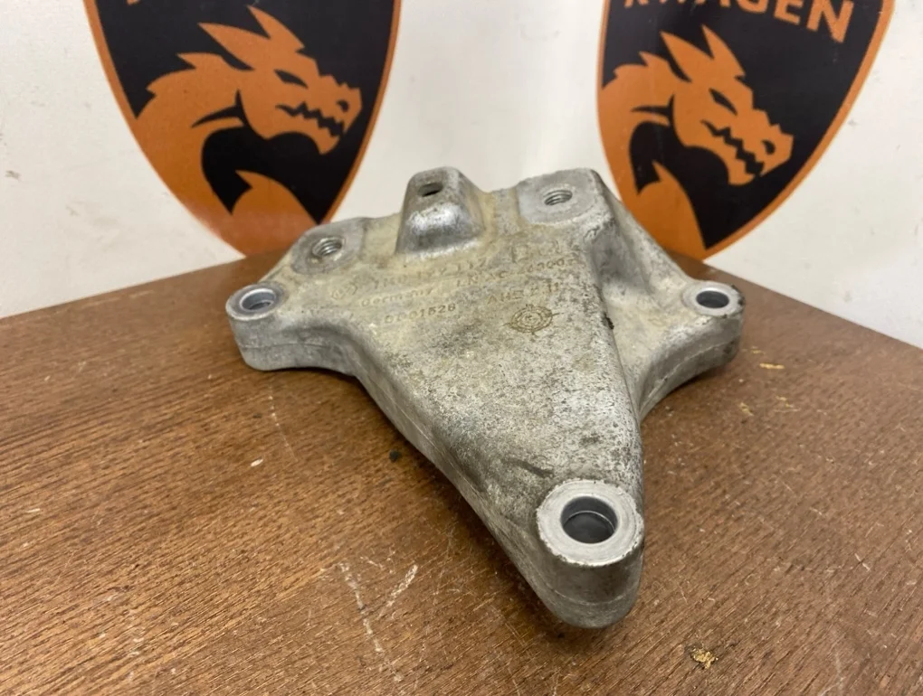 Кронштейн опоры акпп Volkswagen Golf 2015 7