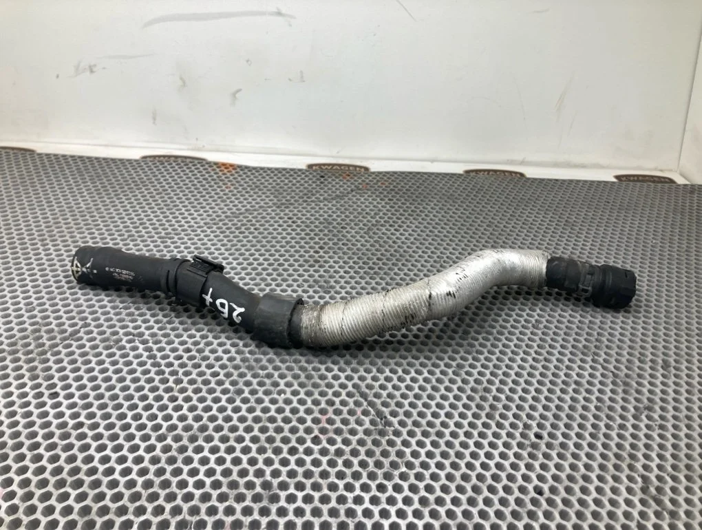 Патрубок системы охлаждения Volkswagen Passat CC 2013 B6 Рестайлинг