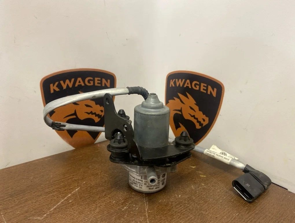 Вакуумный насос Volkswagen Passat 2016 B8