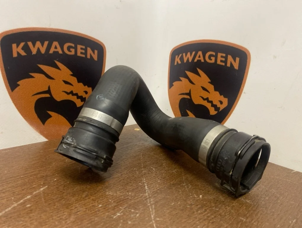 Патрубок системы охлаждения Audi S4 2012 B8 Рест