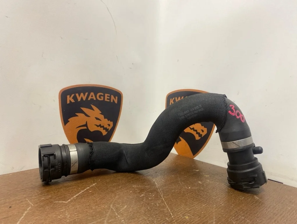 Патрубок системы охлаждения Audi S4 2012 B8 Рест