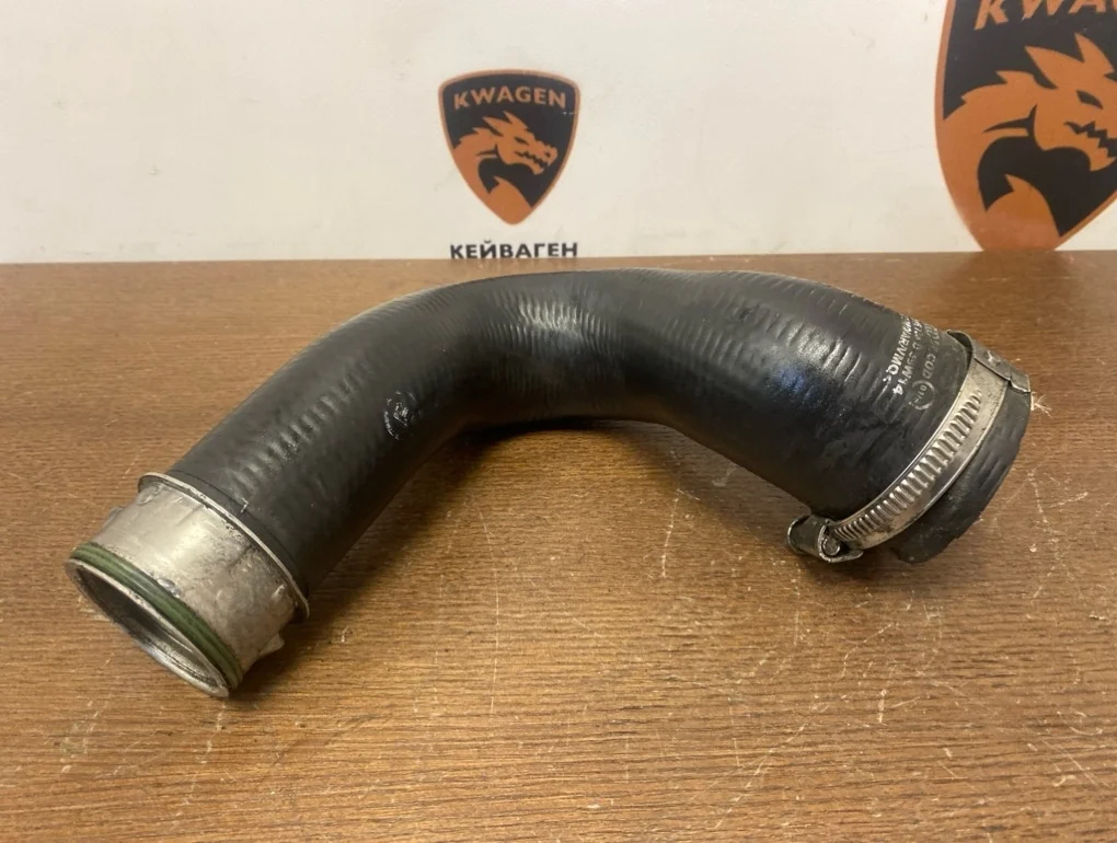 Патрубок интеркулера Audi Q7 2014 4L