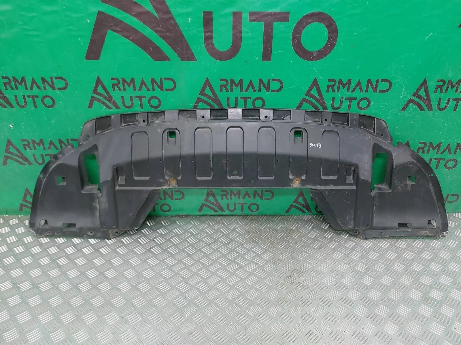 Пыльник бампера Mitsubishi Outlander 2012-нв 3