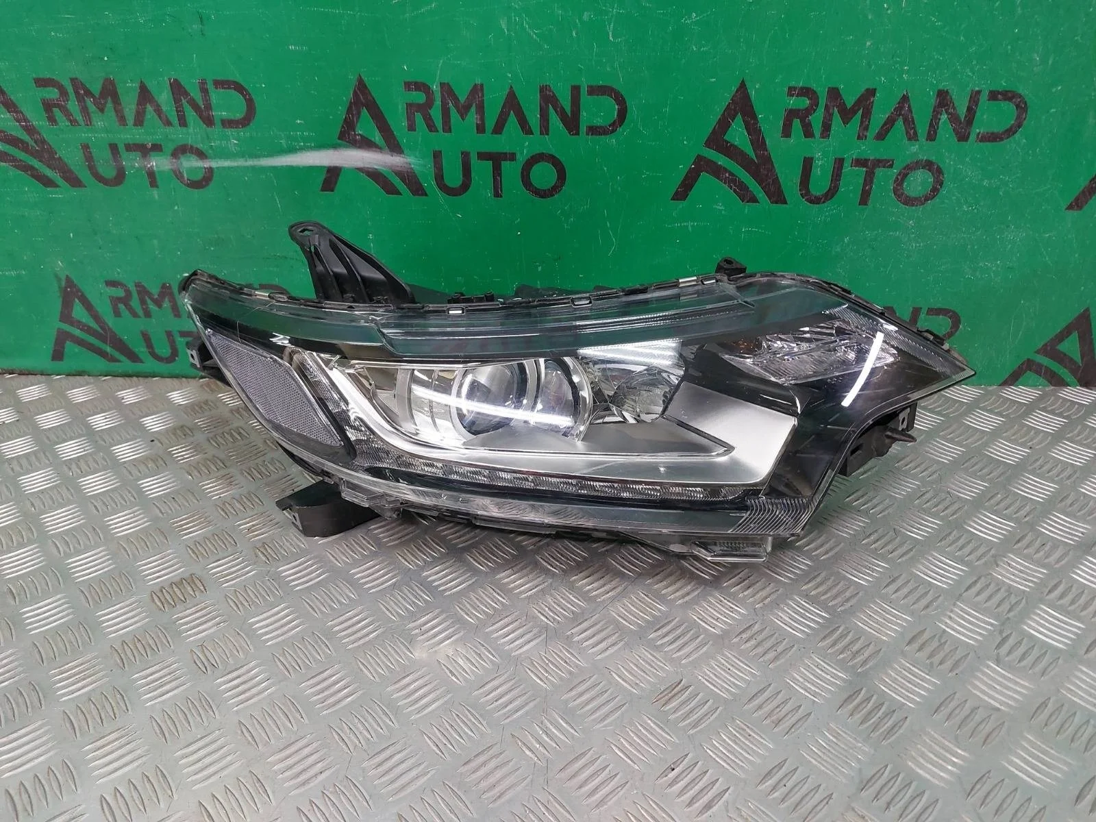 Фара Mitsubishi Outlander 2015-нв 3