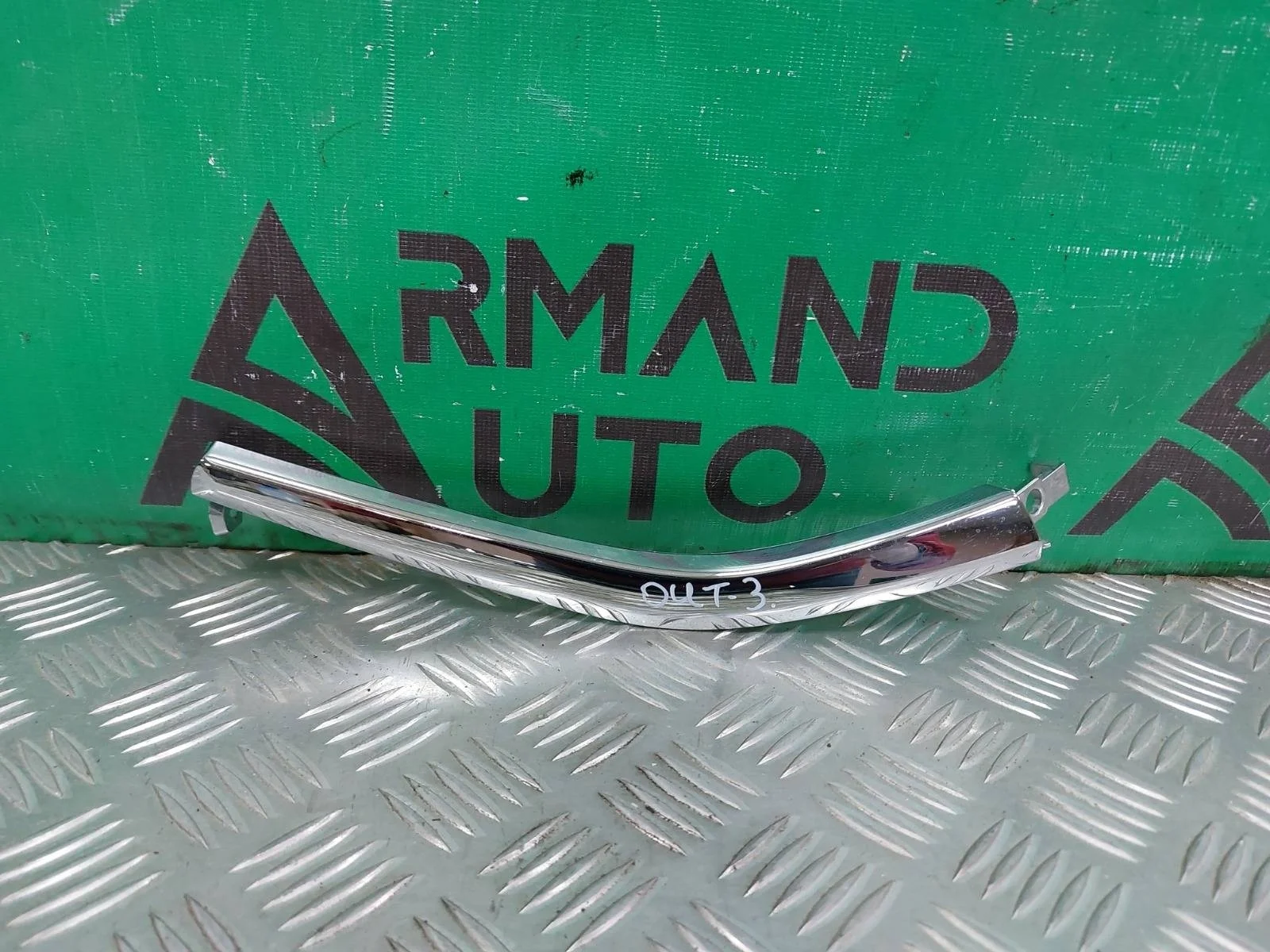 Накладка бампера верхняя Mitsubishi Outlander 2015-нв 3