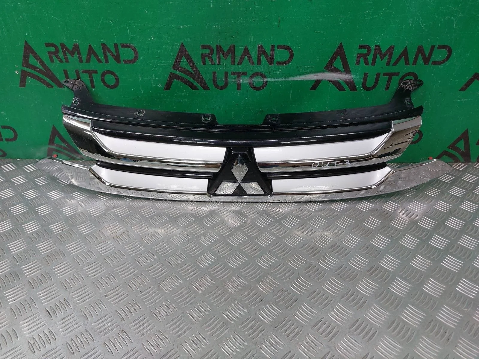 Решетка радиатора MItsubishi Outlander 2015-2018 3