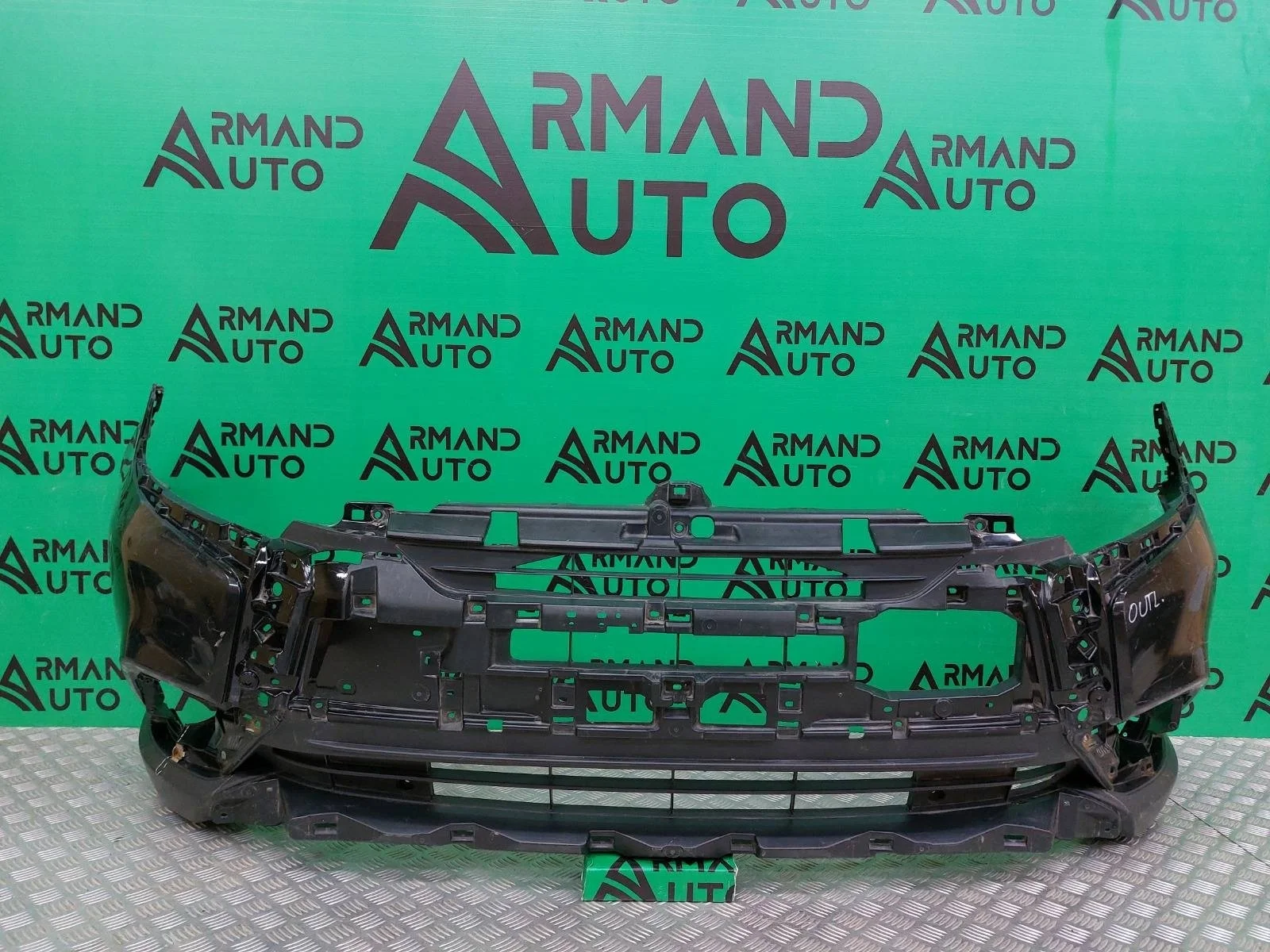 Бампер Mitsubishi Outlander 2015-2018 3