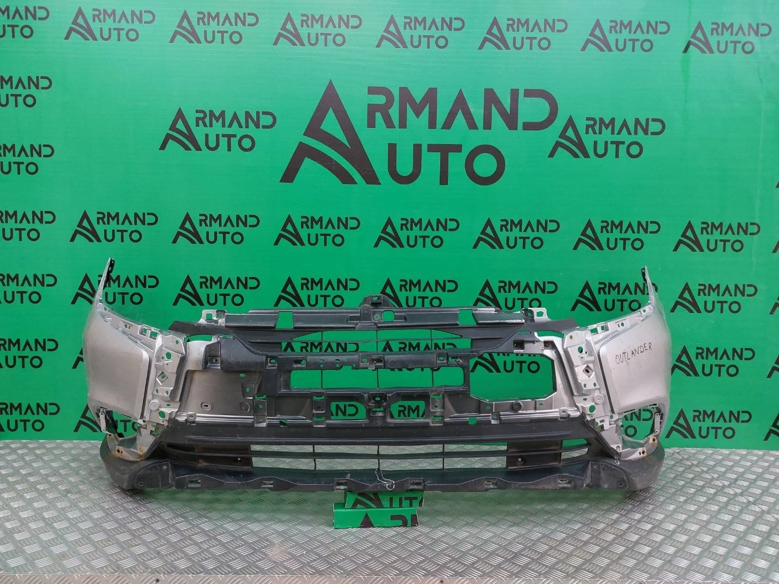 Бампер Mitsubishi Outlander 2015-2018 3