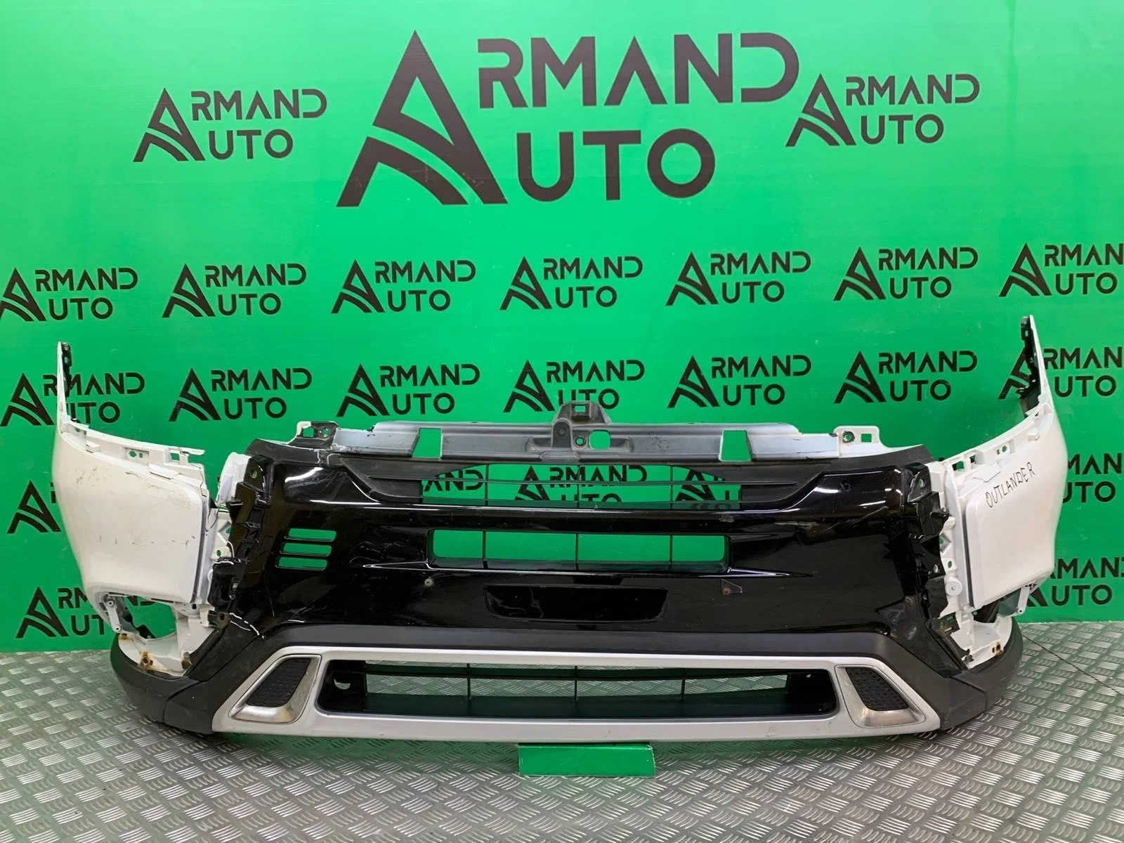 Бампер Mitsubishi Outlander 2018-нв 3