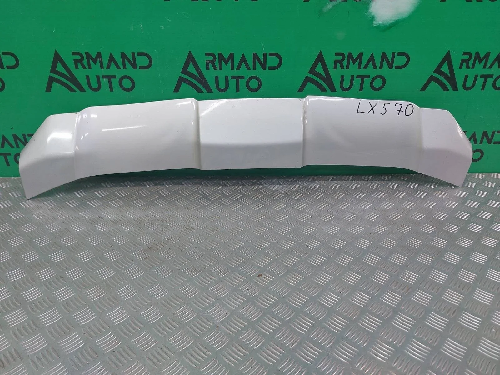 Накладка бампера Lexus LX 2015-2023 URJ200