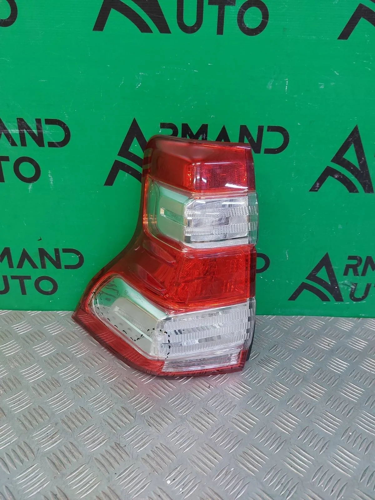 Фонарь Toyota Land Cruiser Prado 2013-2017 150