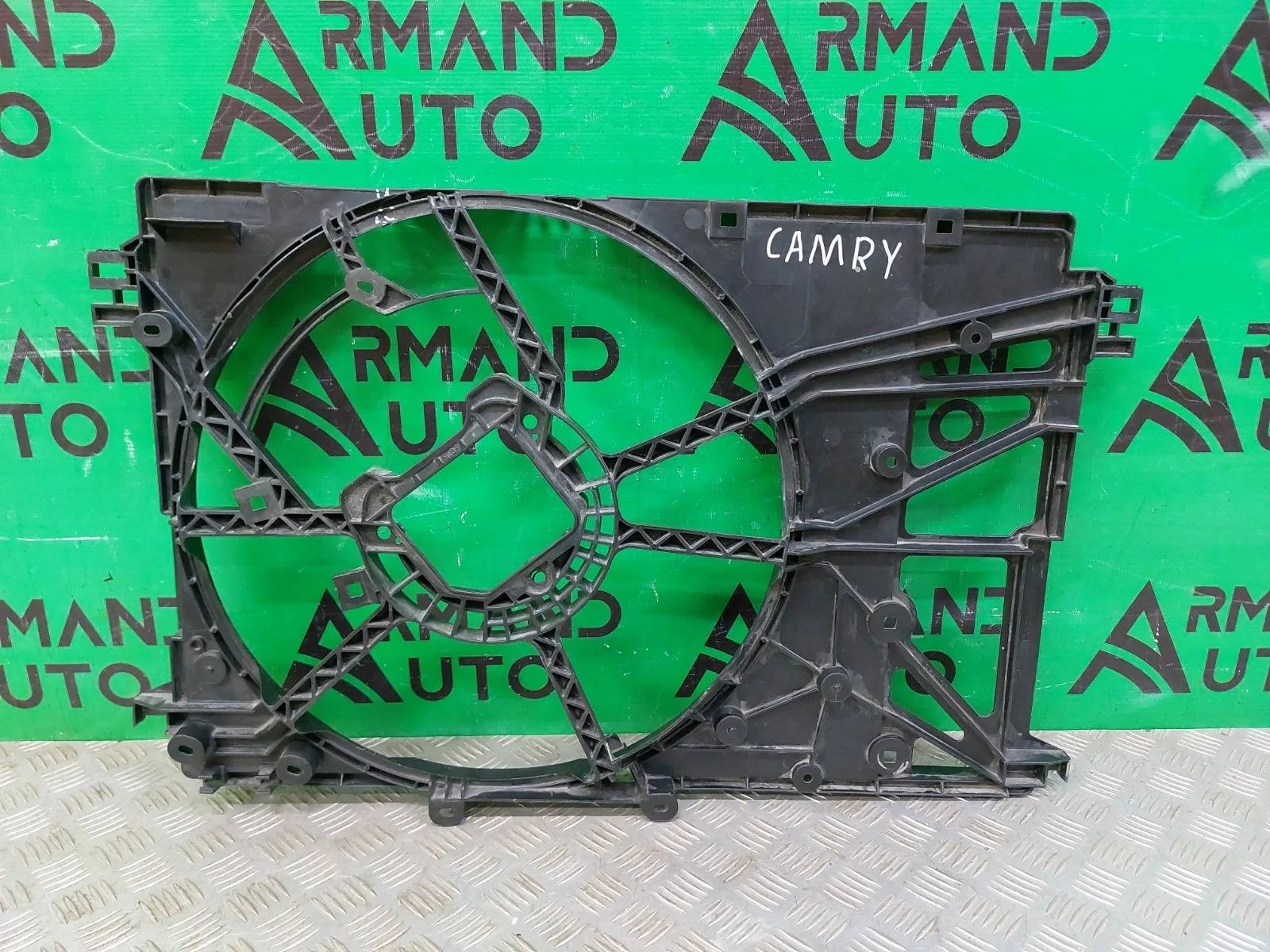 Диффузор вентилятора Toyota Camry 2017-нв 8 XV70