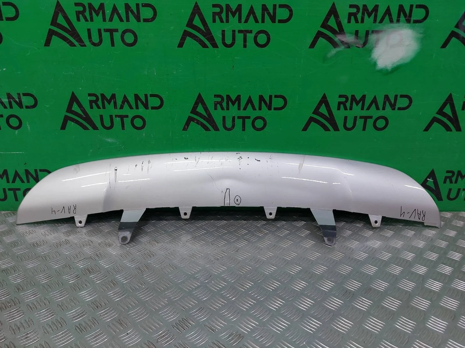 Накладка бампера Toyota RAV4 2015-2019 CA40