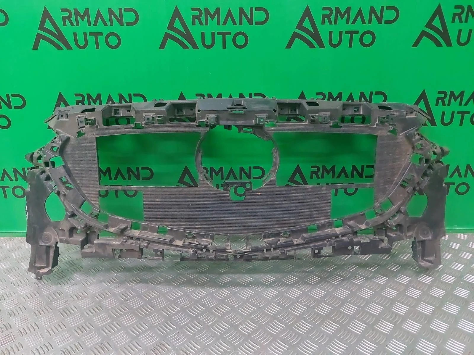 Кронштейн решетки радиатора Mazda 6 2018-нв 3 GJ