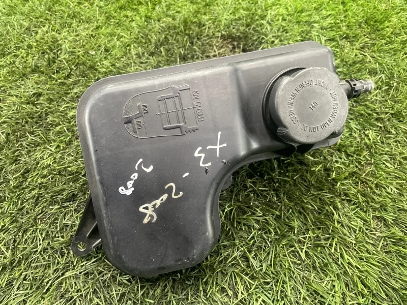 Бачок расширительный BMW X3 17137800292 E83 M57D30