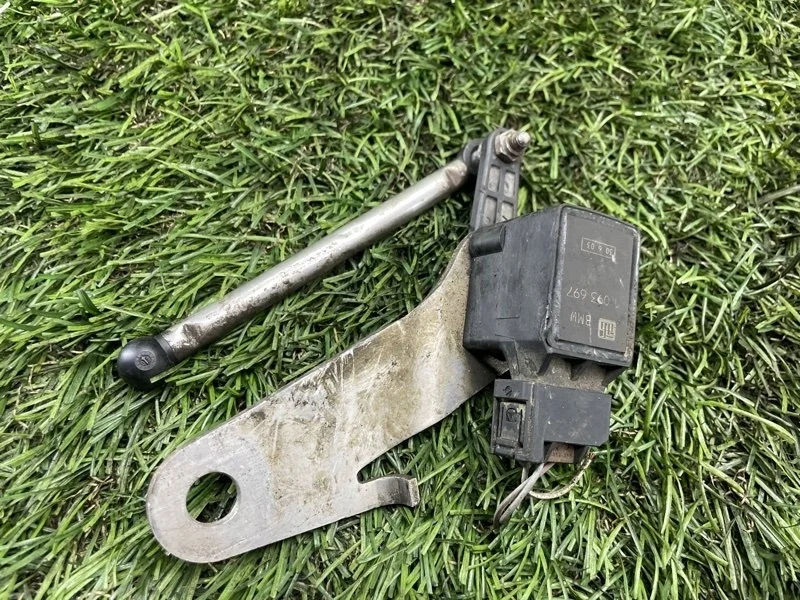 Датчик высоты дорожного просвета BMW 5 2008 37141093697 E60 N52B30, передний