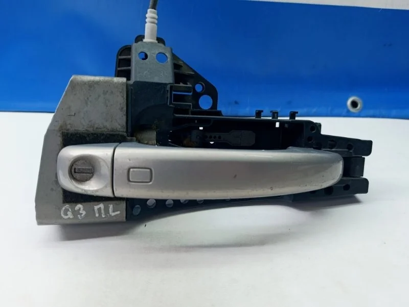 Ручка наружная Audi Q3 8T0837205AGRU 8UB, передняя левая
