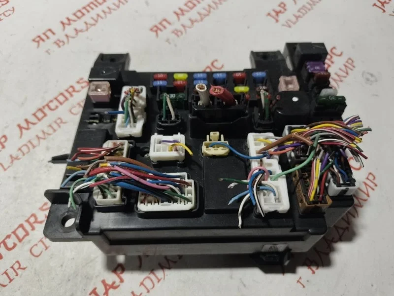 Блок предохранителей Mitsubishi Outlander XL 4B11