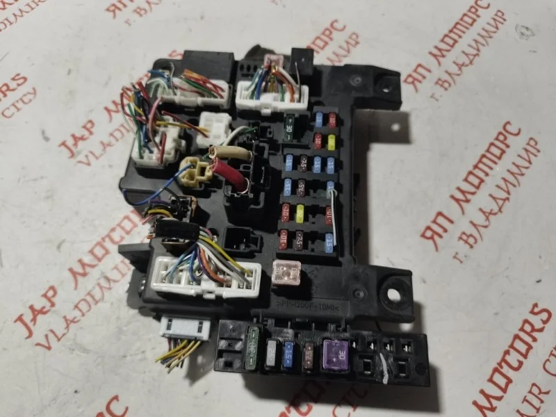 Блок предохранителей Mitsubishi Outlander XL 4B12