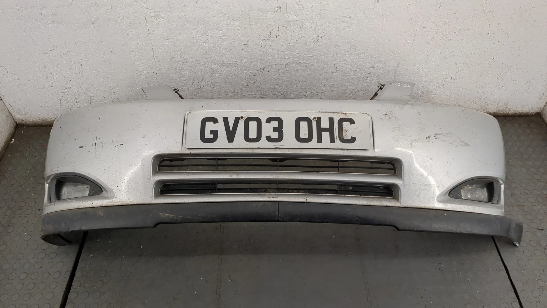 Бампер Toyota Corolla E12 2001-2006 КПП 5-ст.мех.(МКПП) 4ZZ-FE Бензин 1.4 л Инжектор