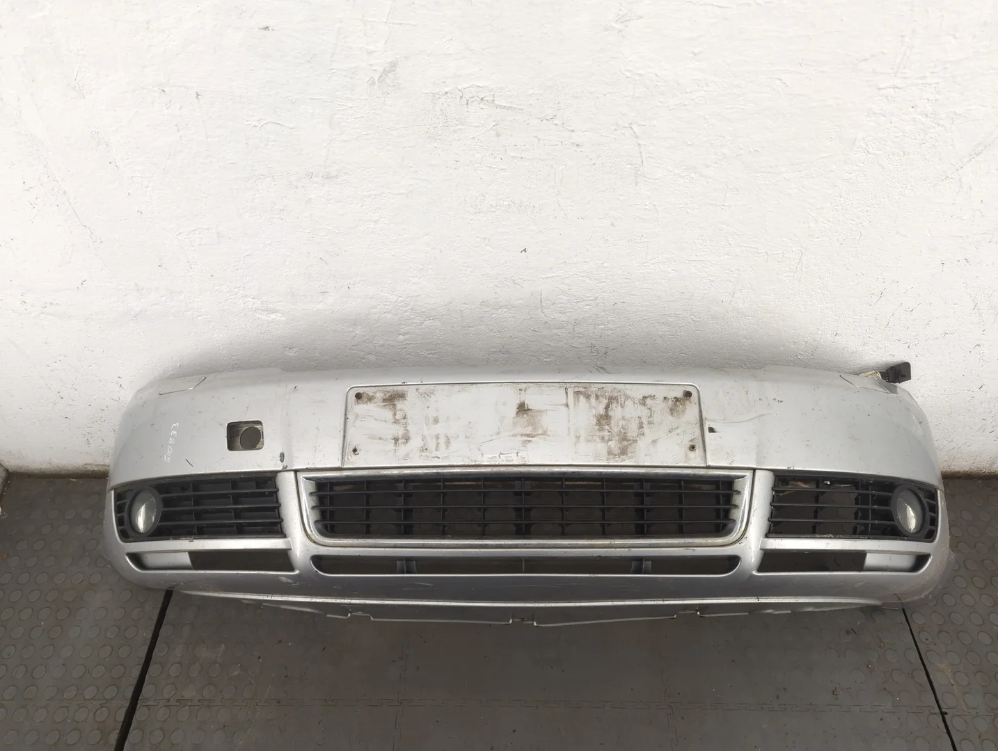 Бампер Audi A4 (B6) 2000-2006 КПП вариатор BDV Бензин 2.4 л Инжектор