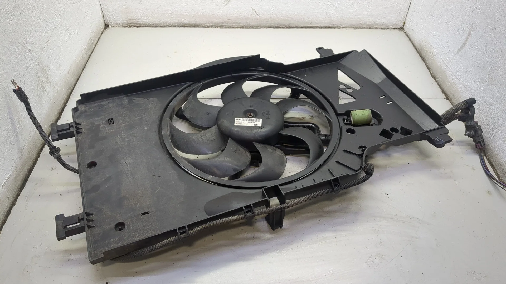 Вентилятор радиатора Opel Meriva 2010-2018 КПП 5-ст.мех.(МКПП) A14NEL Бензин 1.4 л Турбо-инжектор