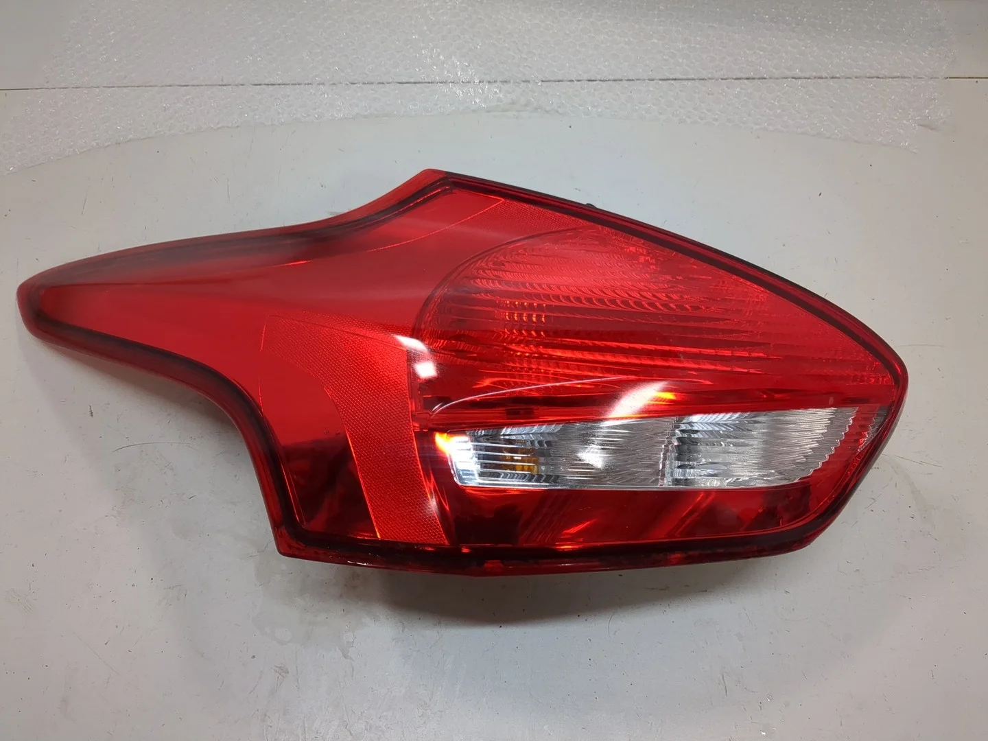 Фонарь (задний) Ford Focus 3 2014-2019 КПП 6-ст.мех.(МКПП) XXDA, XXDC, XXDD Дизель 1.5 л TDCI