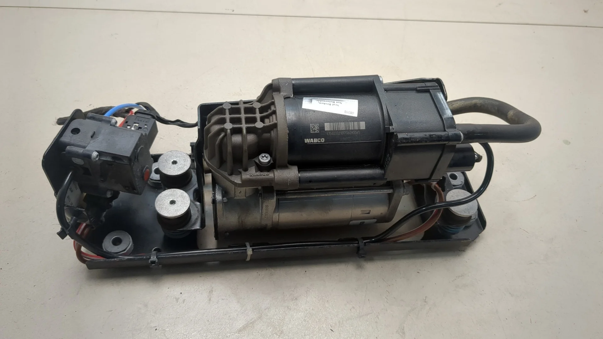 Компрессор воздушный (пневмоподвески) BMW 7 F01 2008-2015 КПП автомат (АКПП) N52B30A Бензин 3 л Инжектор