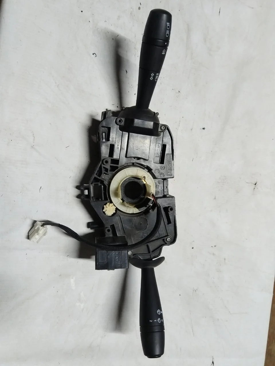 Блок подрулевых переключателей Renault Logan 2 2018 255677458R