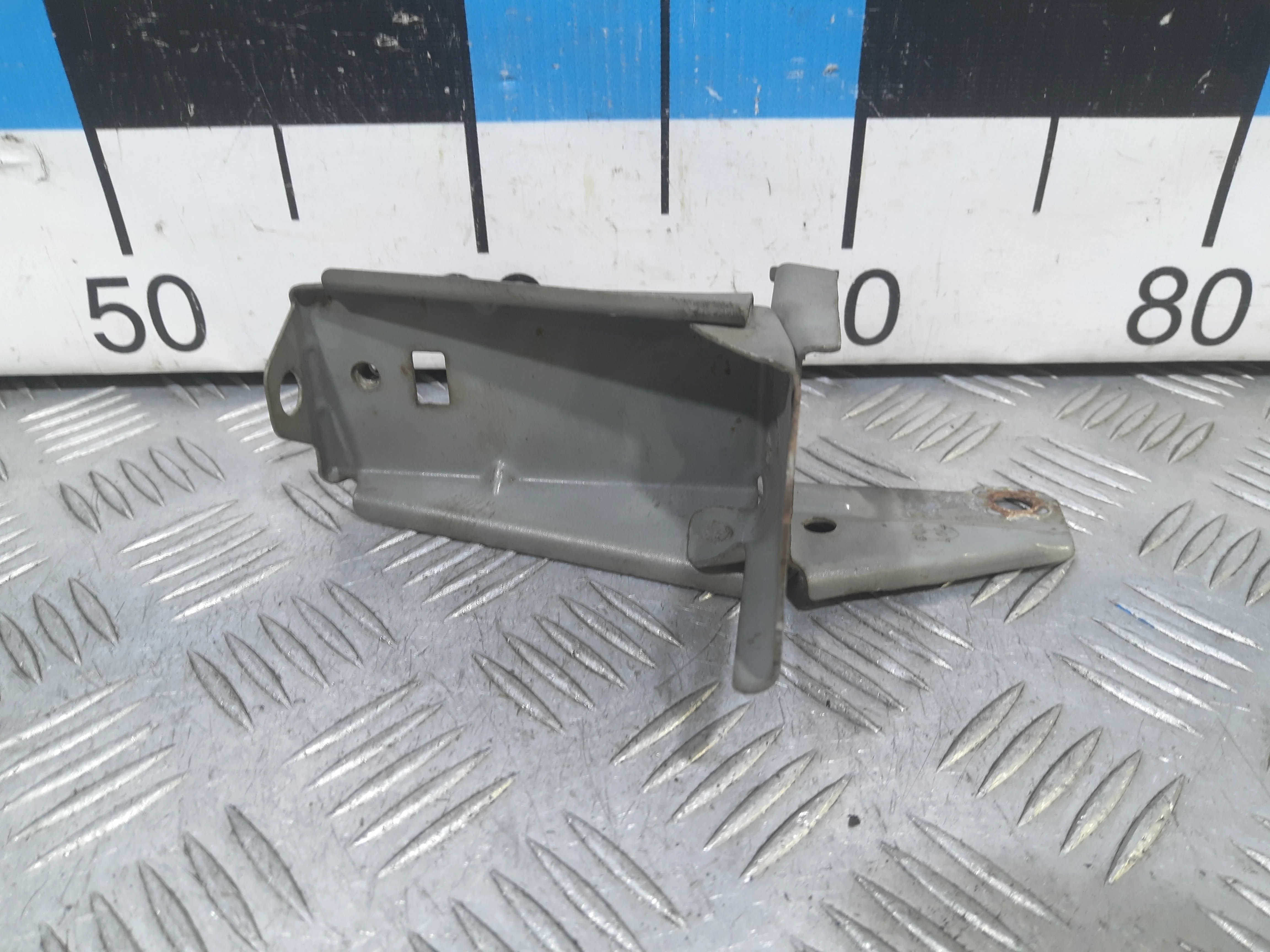 [Б/У] Кронштейн усилителя переднего бампера правый [Код: 00469434]