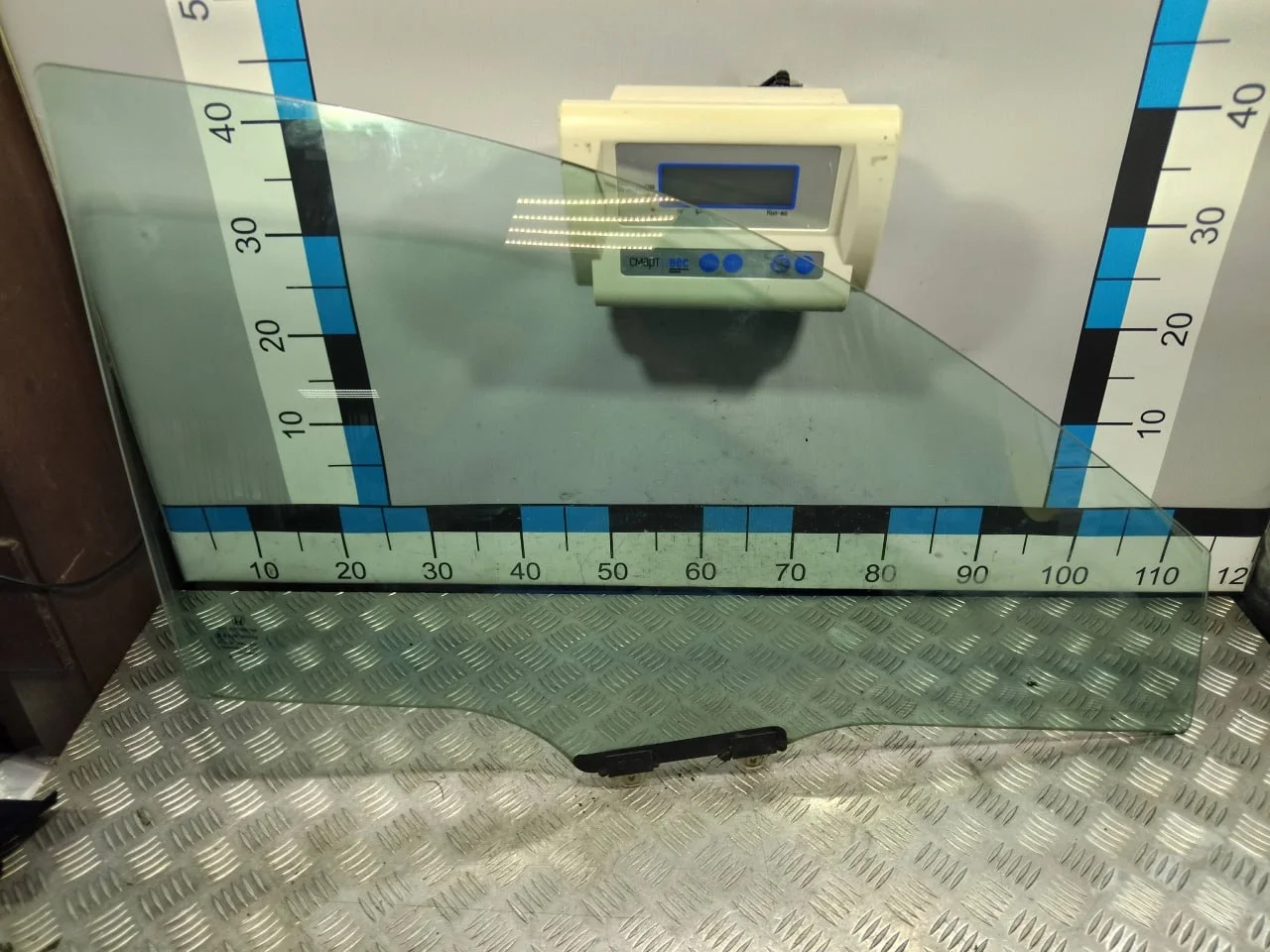 [Б/У] Стекло двери передней правой [Код: 00594100]