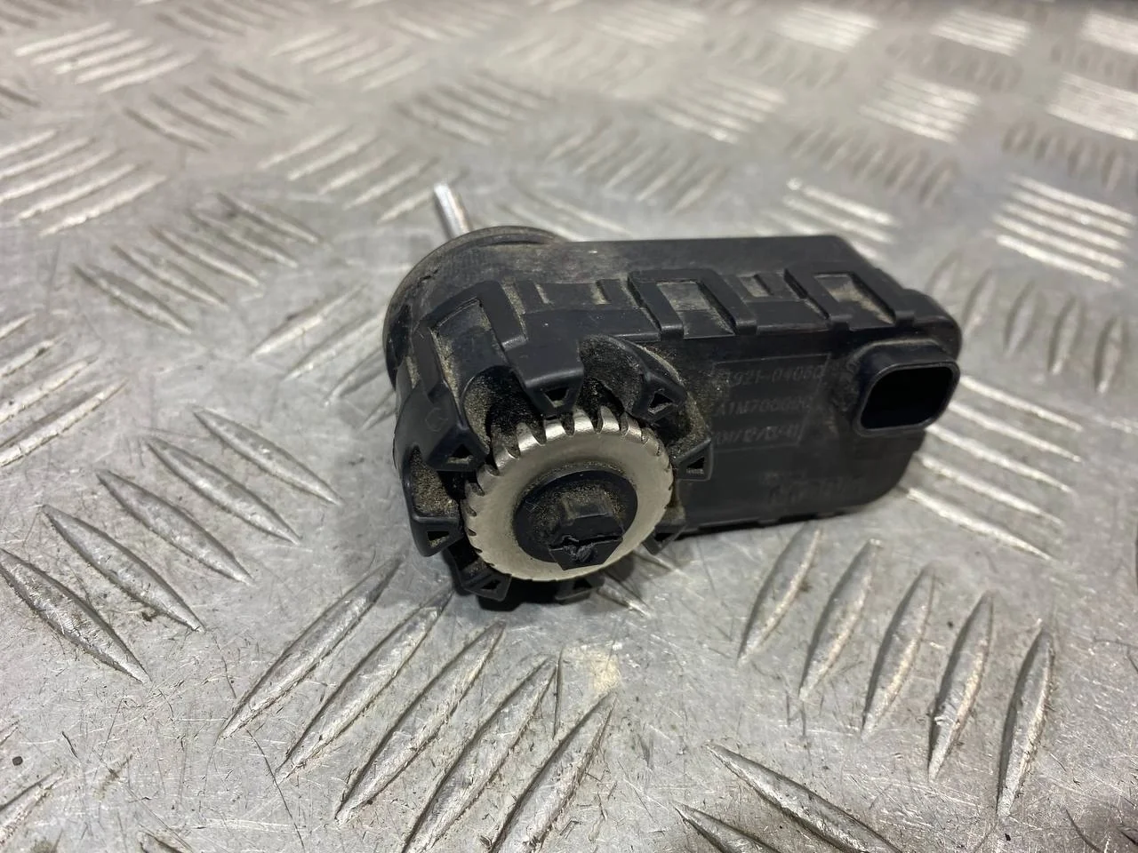 [Б/У] Моторчик корректора фары [Код: 00684438 ]