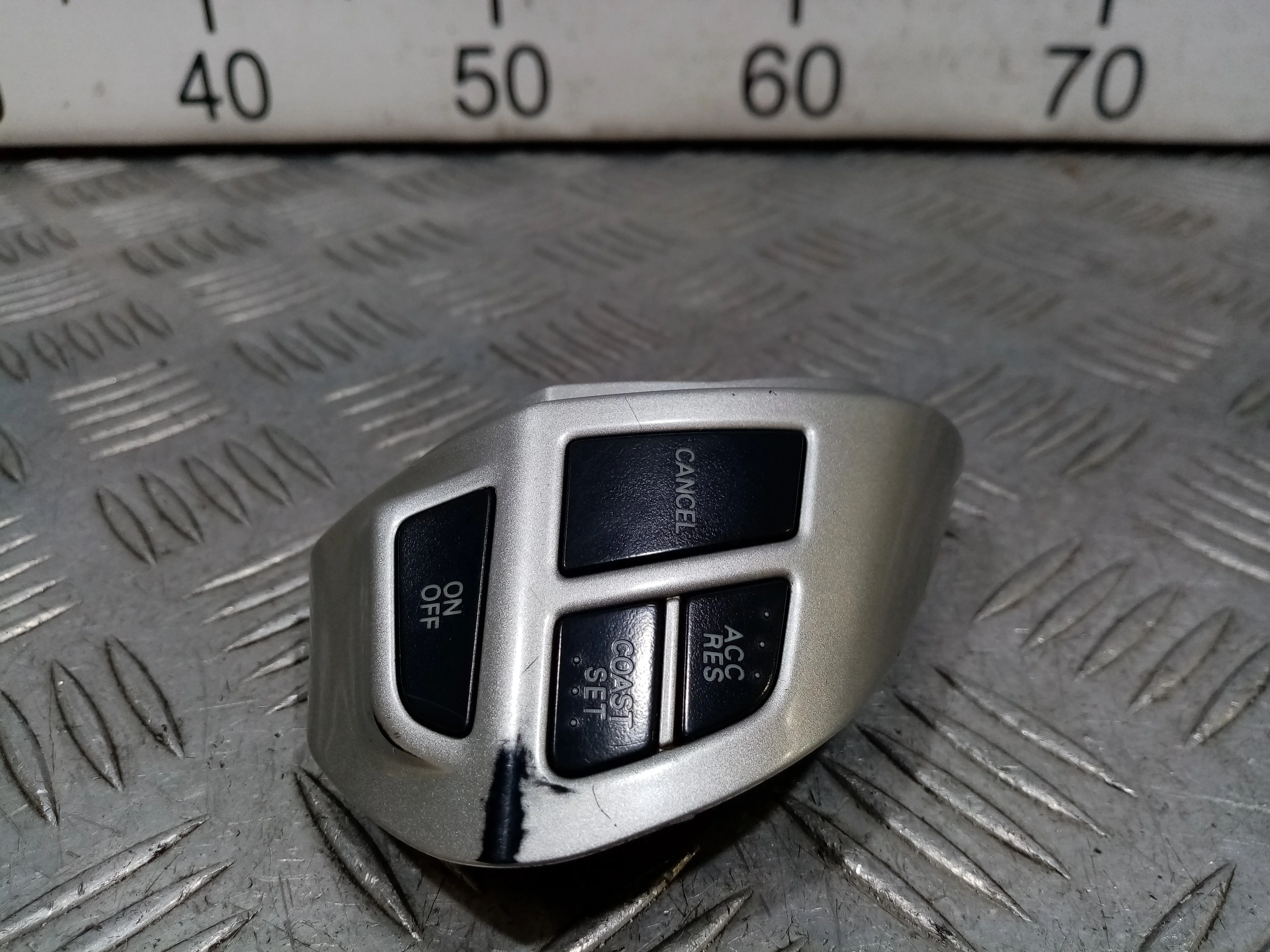 [Б/У] Переключатель круиз контроля - (Состояние: незначительная потретость ) [Код: 00505842]