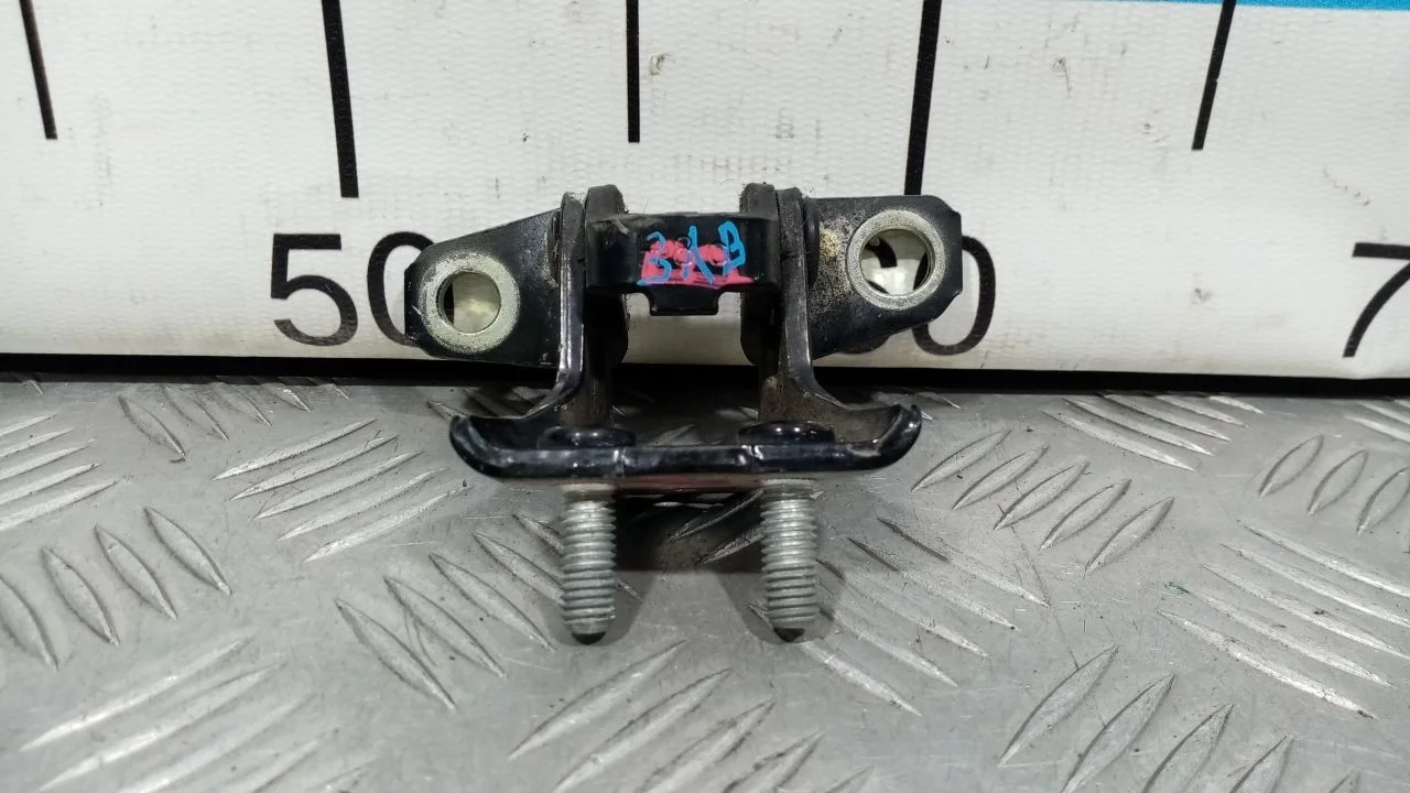 [Б/У] Петля двери задней левой верхняя Outlander [Код: 00377764]